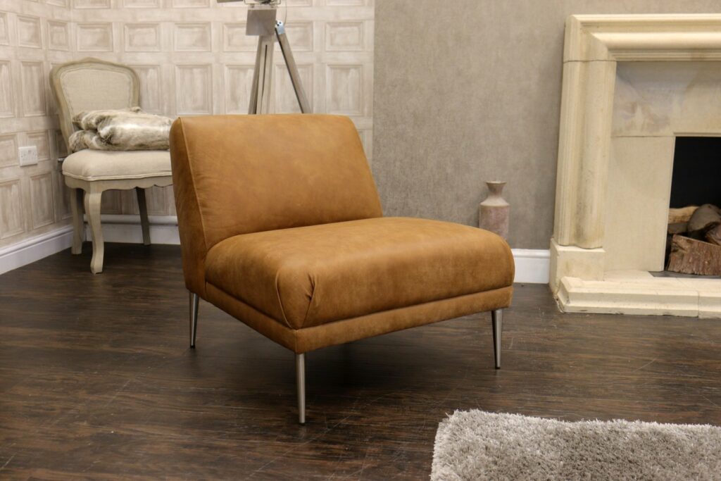 Barker & Stonehouse – Veliro (Famous Designer Brand) Premium Contrasting ‘Wyatt Tan’ Semi-aniline Leathers – Accent Chair
