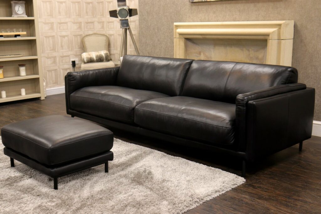Private Editions - Maxim (Famous Designer Brand) Exceptional Quality & Italian Made – ‘FL-570e Classic Nero’ – Large 4 Seat Sofa + Medium Footstool
