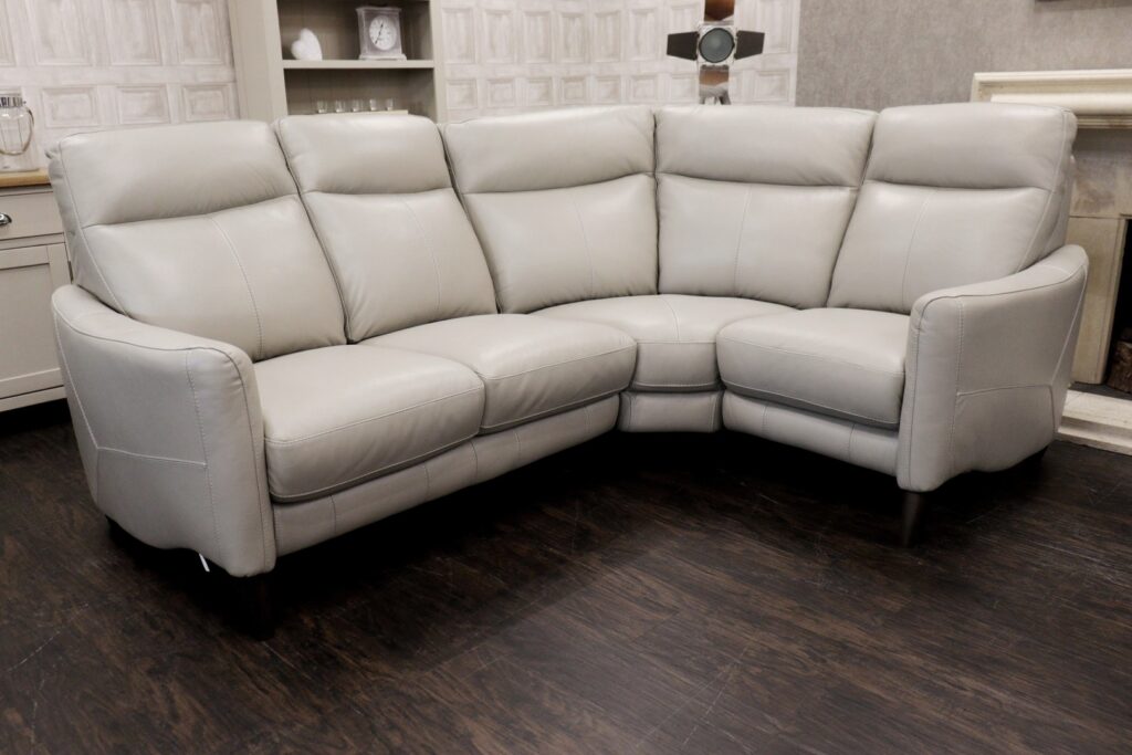 World of Leather – PETIT (Famous Designer Brand) Designer ‘Feather Grey – Nc-946b’ Leather Option – Fully Sectional Rhf Corner Sofa