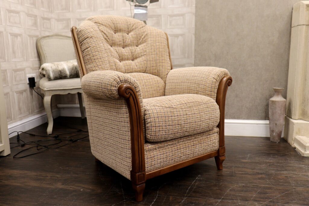 Gradi – CARRARA (Famous Italian Designer Brand) Premium ‘Soft Peta Fabric & Leather Button Design' – Solid Oak Framed Single High Back Chair