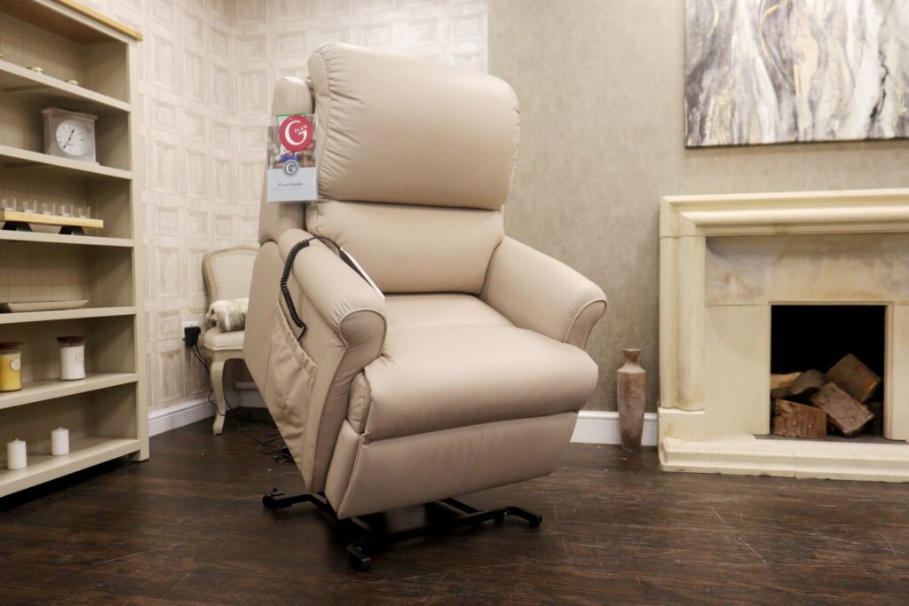 G Plan – NEWMARKET Elevate (Famous Designer Brand) Premium ‘Cambridge Plaster’ Smooth Leather Collection – RISE & RECLINE Chair – Lifts You To Your Feet