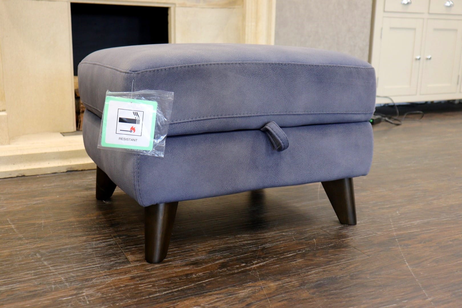 CANNES | FOOTSTOOL