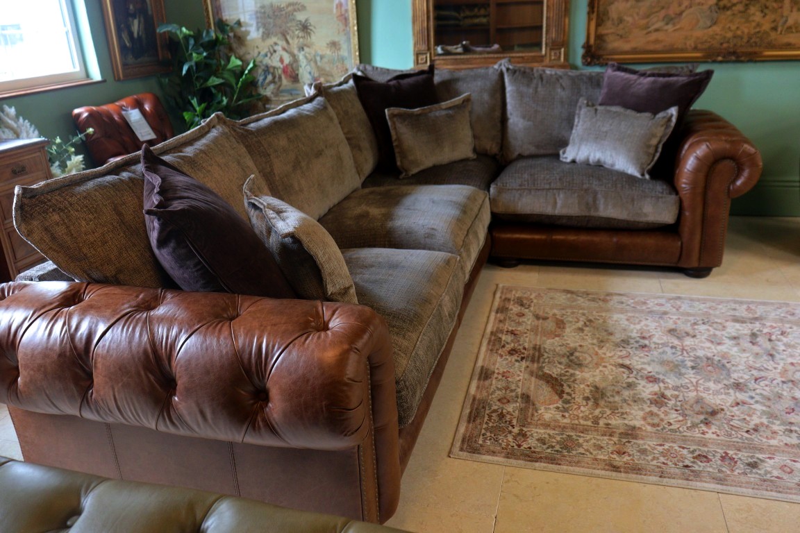 THE HERITAGE GALLERY | PARLIAMENT | CORNER SOFA - Image 7