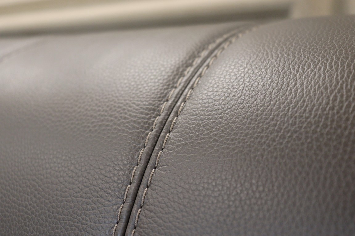 WORLD OF LEATHER | HOMESTAGE | TECH CONSOLE SOFA - Image 7