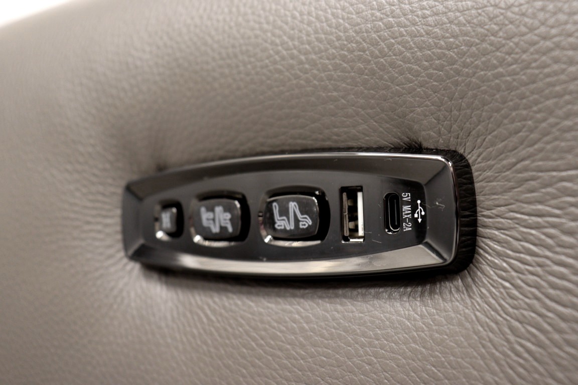 WORLD OF LEATHER | HOMESTAGE | TECH CONSOLE SOFA - Image 5