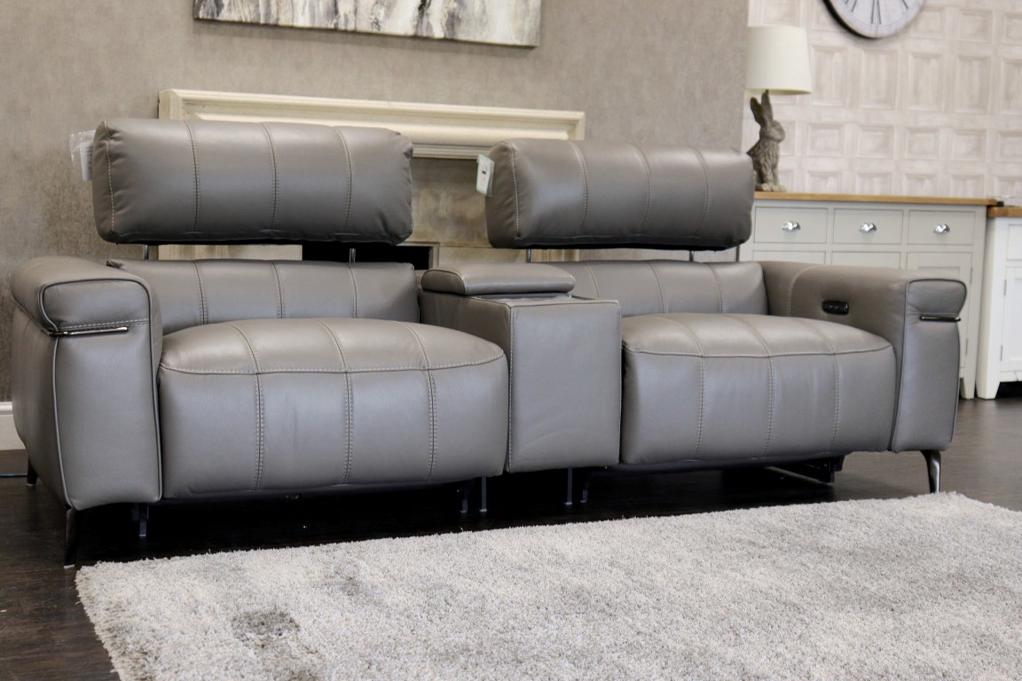 WORLD OF LEATHER | HOMESTAGE | TECH CONSOLE SOFA - Image 13