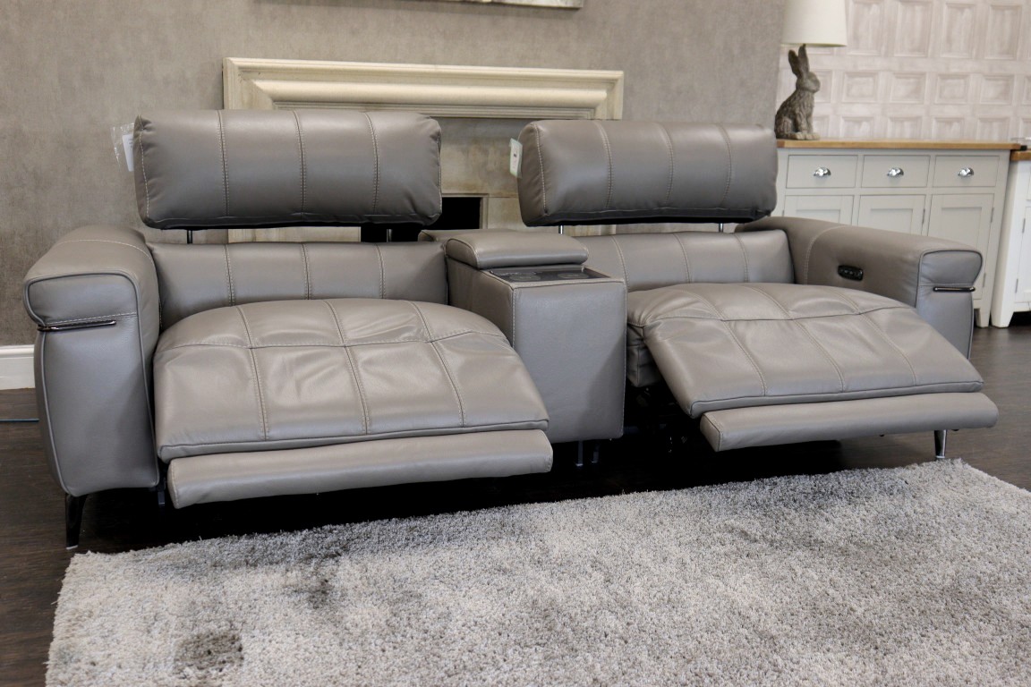 WORLD OF LEATHER | HOMESTAGE | TECH CONSOLE SOFA - Image 14