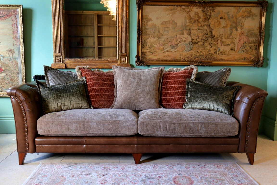 THE HERITAGE GALLERY | CAMBRIDGE | GRAND SOFA - Image 7