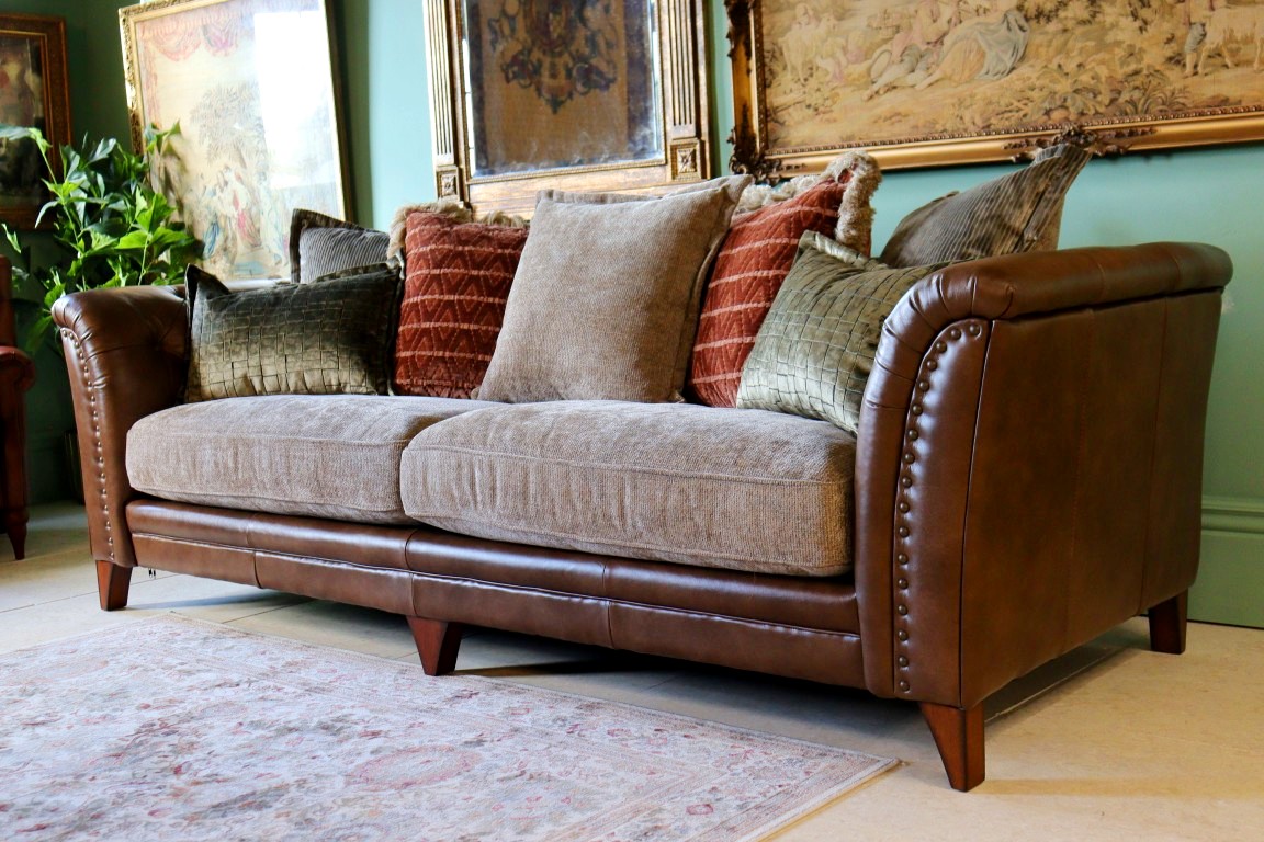 THE HERITAGE GALLERY | CAMBRIDGE | GRAND SOFA