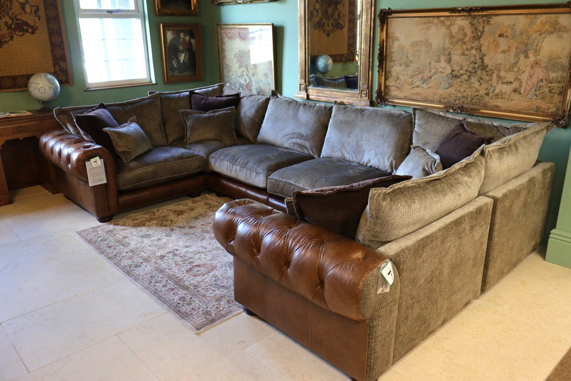 THE HERITAGE GALLERY | PARLIAMENT | U-SHAPED CORNER SOFA - Image 3